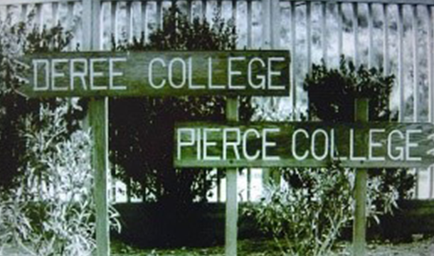 Deree και Pierce